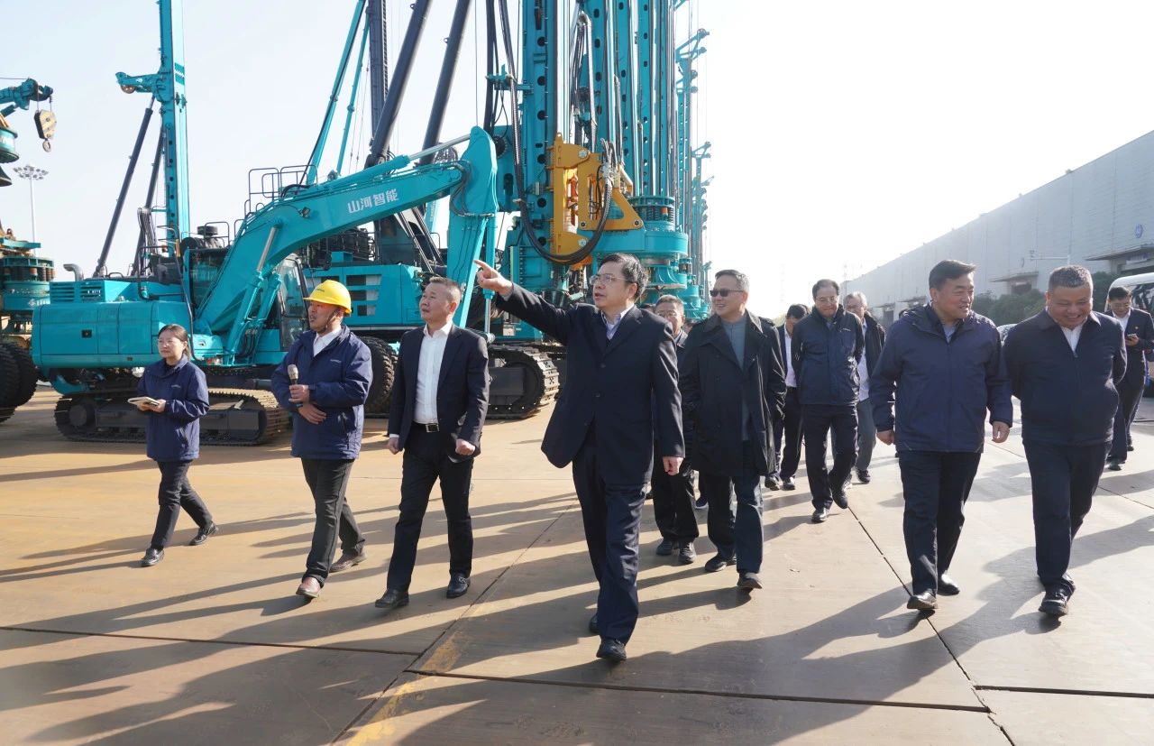 聚焦装备再制造！上海市政协副主席、党组副书记肖贵玉带队调研山河智能